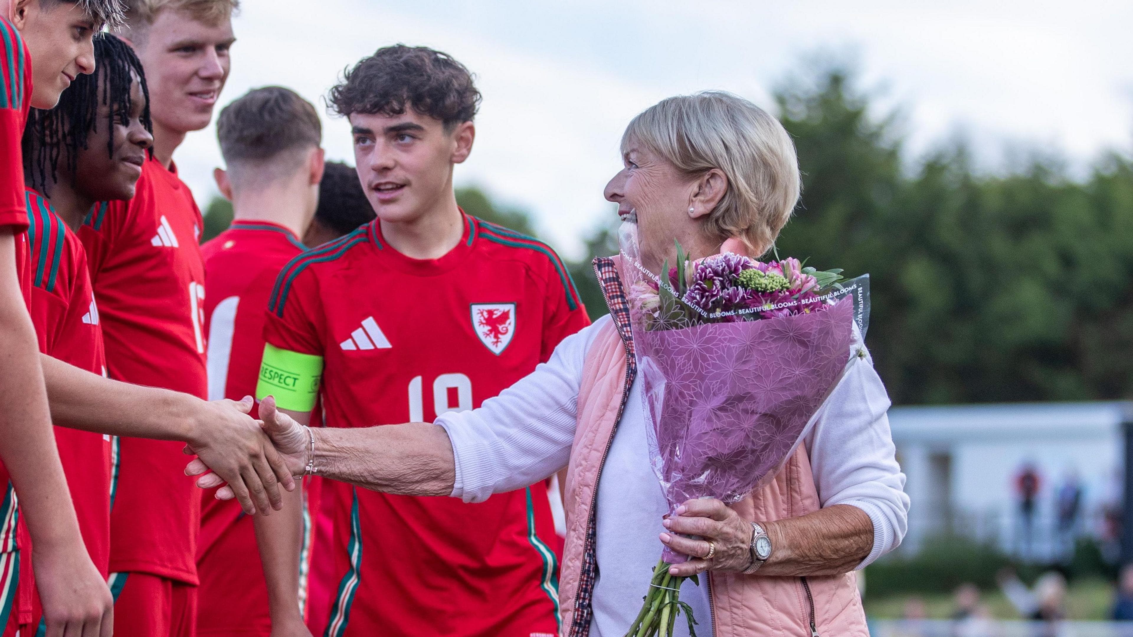 یادبود گری اسپید و برگزاری اولین دوره جام گری اسپید در ولز