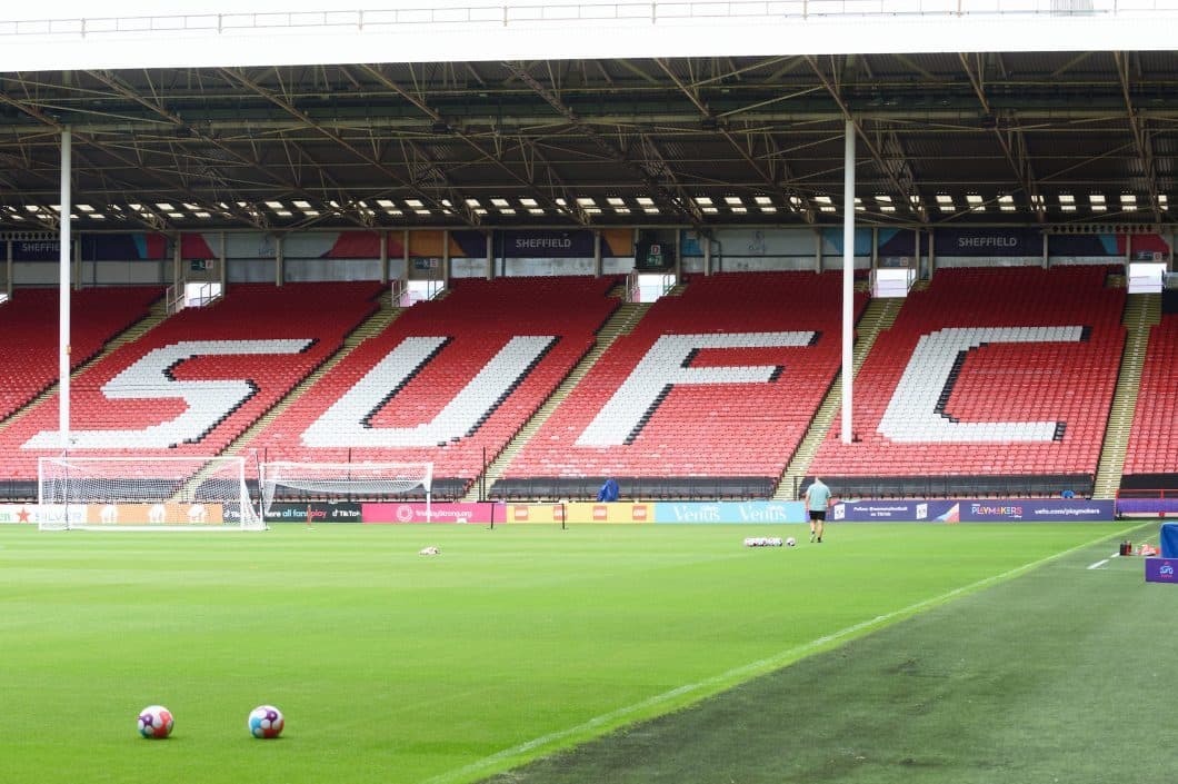 شِفیلد یونایتد هافبک با تجربه، مالی رَوز، را جذب کرد