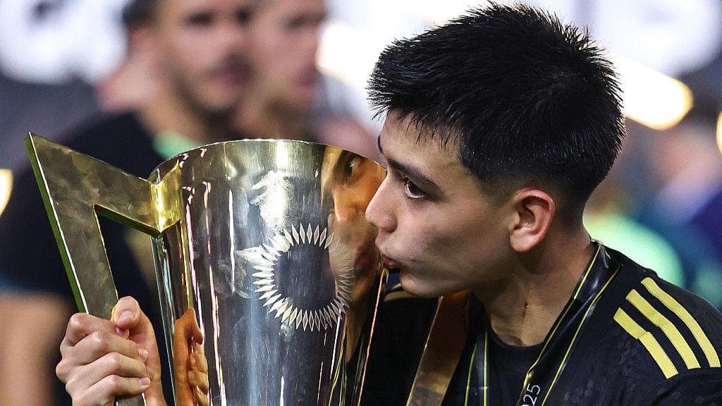 «جیلبرتو مورا» پدیده ۱۶ ساله فوتبال مکزیک؛ ستاره‌ای با هاله‌ای خاص