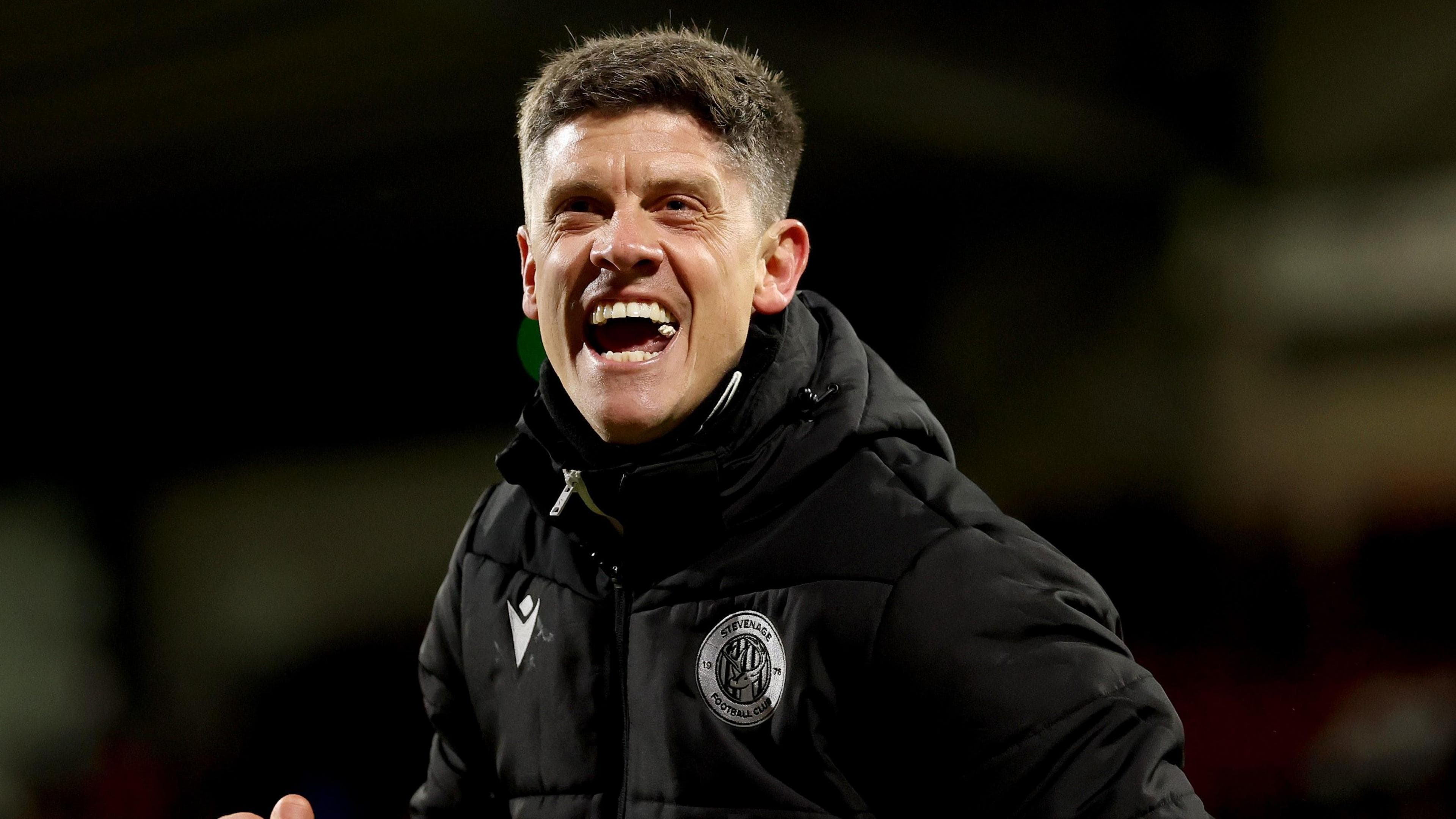 نقش نیروهای خنثی‌سازی بمب در شکل‌گیری شخصیت مربی استیونج؛ الکس رول