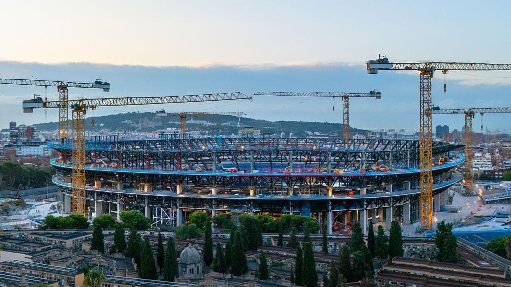 چرا اولین بازی خانگی بارسلونا در نوکمپ برگزار نمی‌شود؟