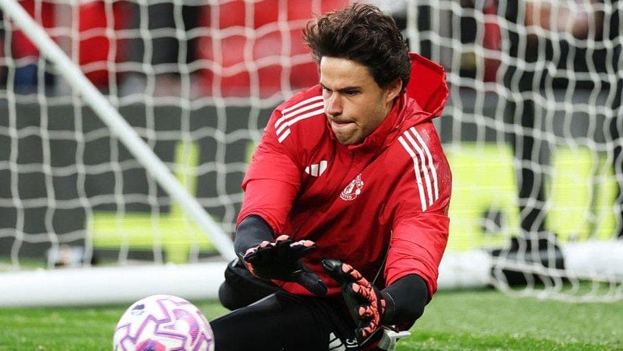 چه زمانی سنه لامنز، خرید ۱۸ میلیون پوندی، فرصت بازی در منچستریونایتد را پیدا می‌کند؟