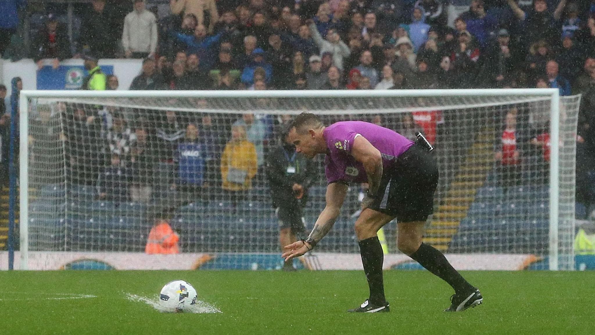 تکرار کامل بازی بلکبرن و ایپسویچ به دلیل لغو مسابقه 