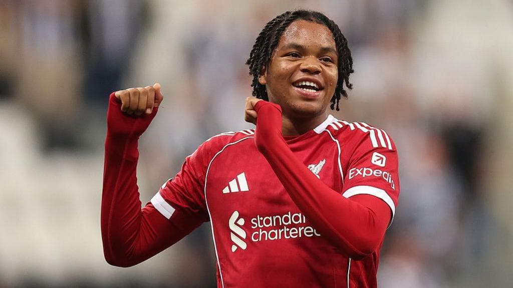 امضای قرارداد حرفه‌ای ریو نگوموها با لیورپول