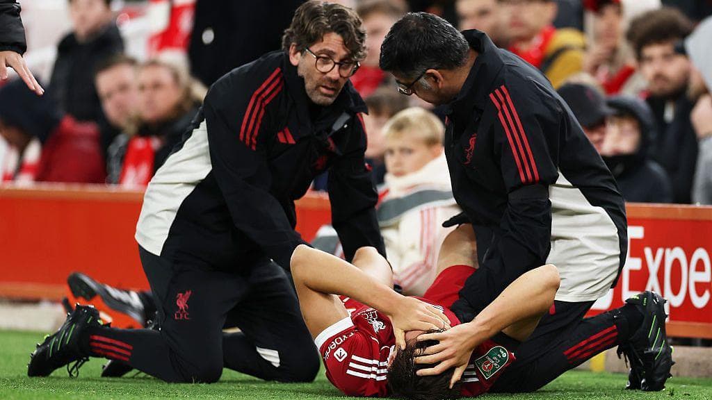 آسیب جدی ACL برای لئونی؛ مدافع لیورپول یک سال از میادین دور خواهد بود