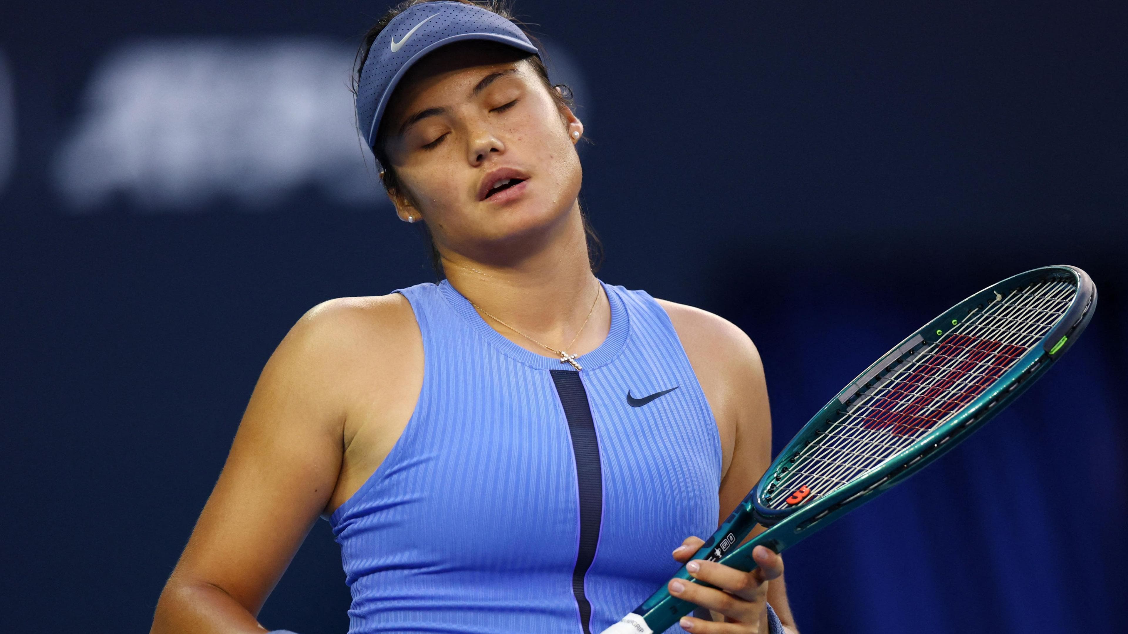 کناره‌گیری اِما رادوکانو در دور نخست مسابقات ووهان به دلیل سرگیجه