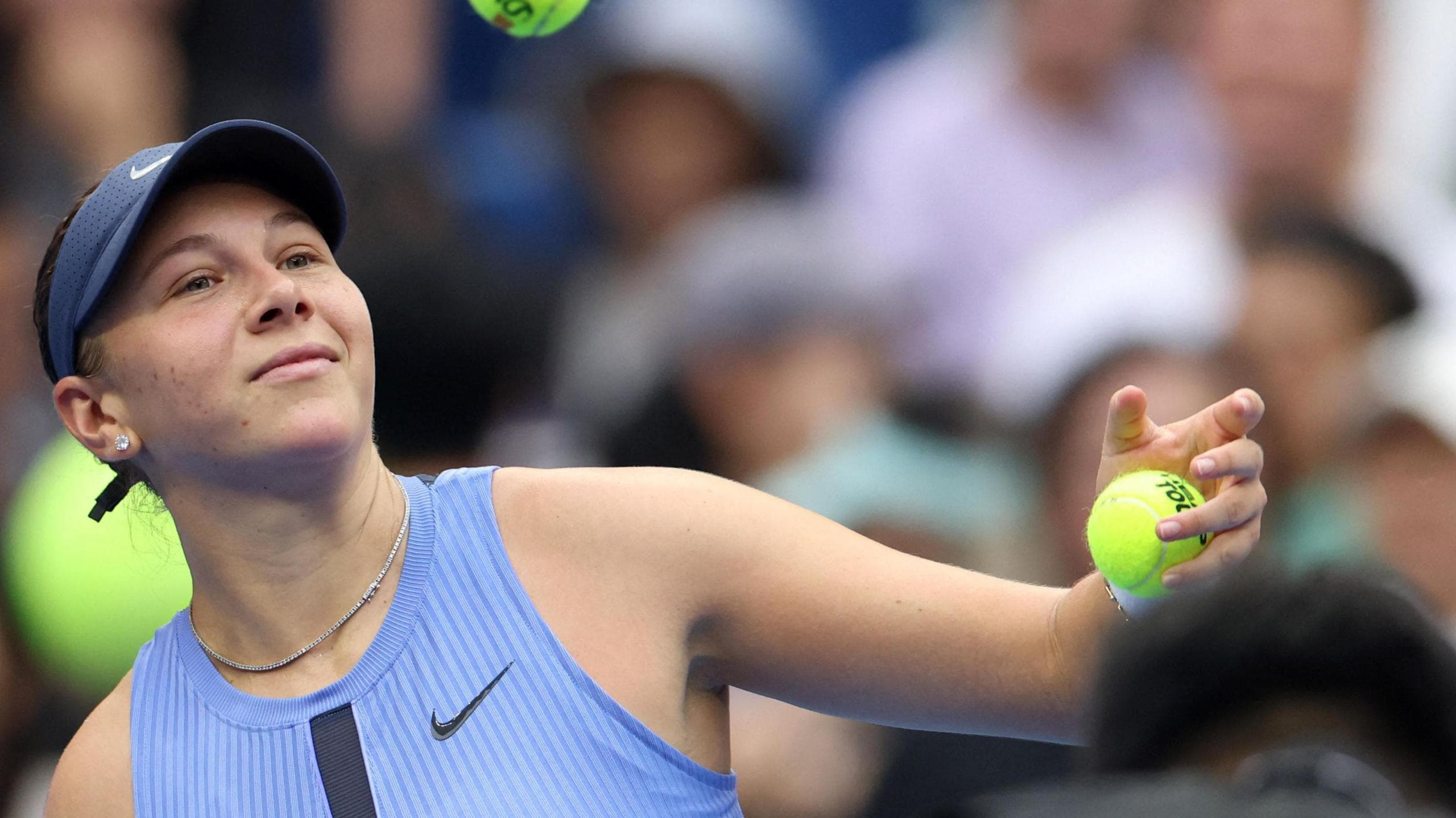 پیروزی قاطع آماندا آنیسی‌مووا برابر کوکو گاف در نیمه‌نهایی چاینا اوپن