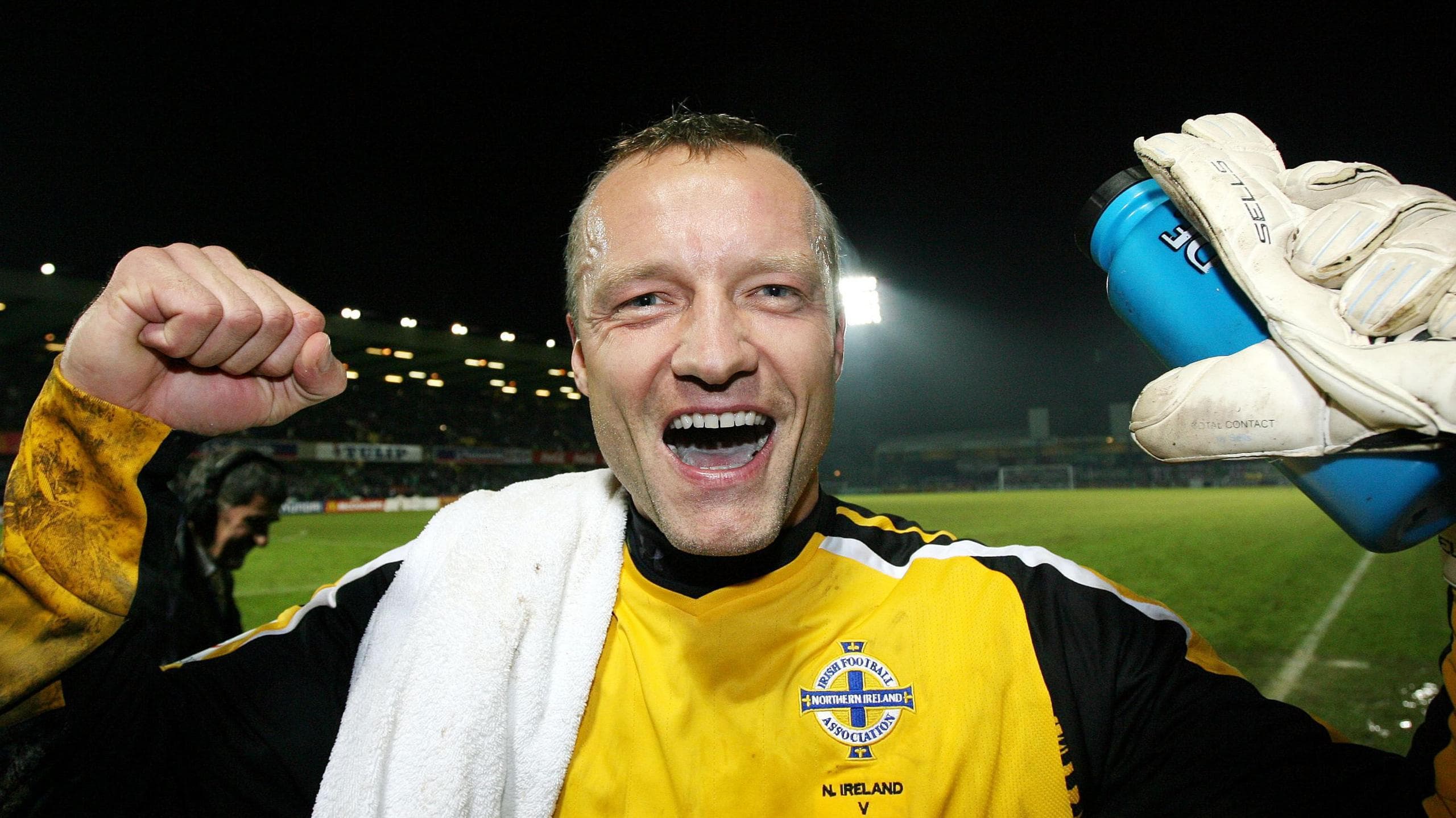 چگونه یک مهاجم متولد آلمان به افسانه دروازه‌بانی ایرلند شمالی تبدیل شد