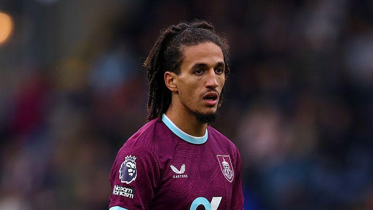 بررسی ادعای تف انداختن هانیبال مجبری بازیکن برنلی به سمت هواداران لیدز یونایتد