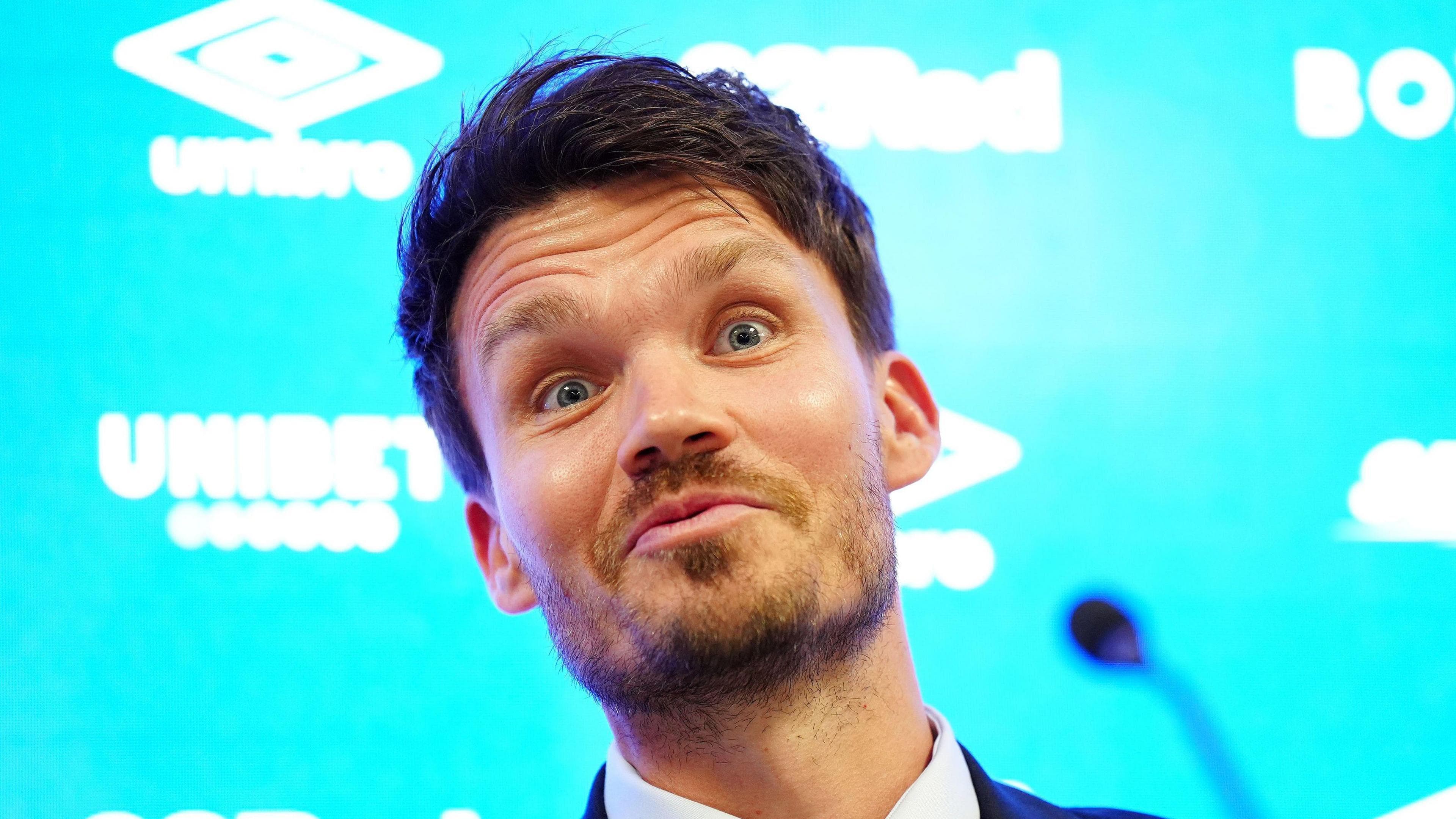 چه چیزهایی از اولین مصاحبه دنی رول، سرمربی جدید تیم رنجرز یاد گرفتیم؟