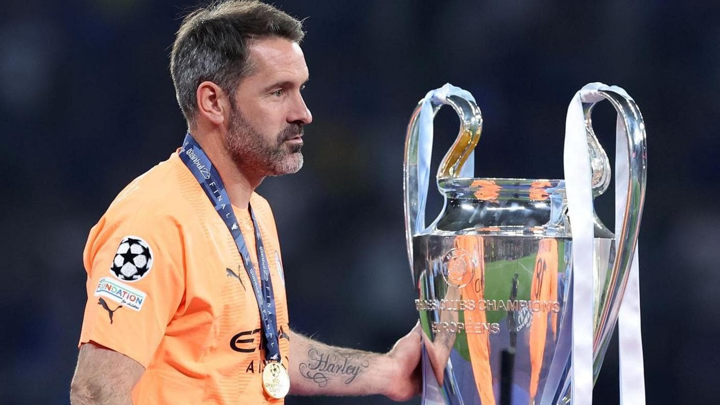 اسکات کارسون، دروازه‌بان اسطوره‌ای منچسترسیتی در ۴۰ سالگی بازنشسته شد