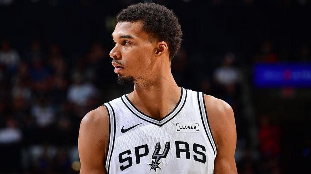 درخشش تاریخی ویکتور وِمبانیاما در NBA؛ پیروزی سن‌آنتونیو اسپرز مقابل بروکلین نتس