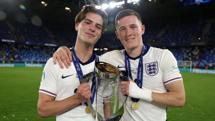 از لیگ‌های پایین تا دعوت به تیم ملی انگلستان؛ اسکات معروف به «گرلیش گورنزی» کیست؟