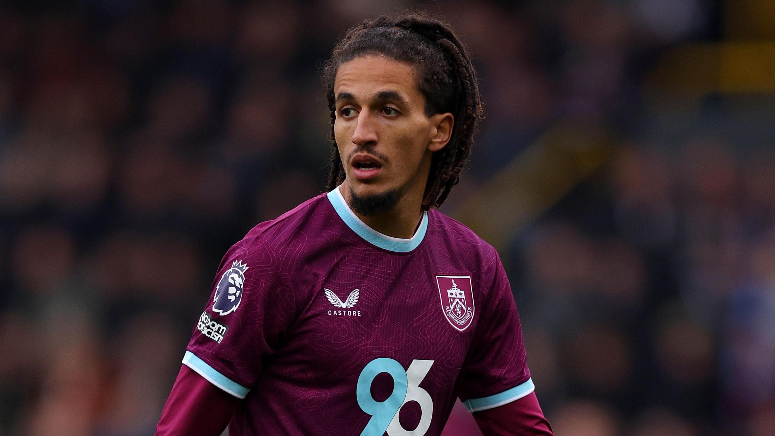 اتهام فدراسیون فوتبال انگلیس به حنبیل مجبری به دلیل تف انداختن به سمت هواداران لیدز یونایتد