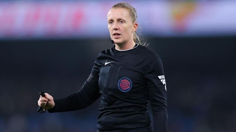 ادعای داور سوپرلیگ زنان درباره برخورد فیزیکی؛ داور مربی اتهام «هل دادن» را رد کرد