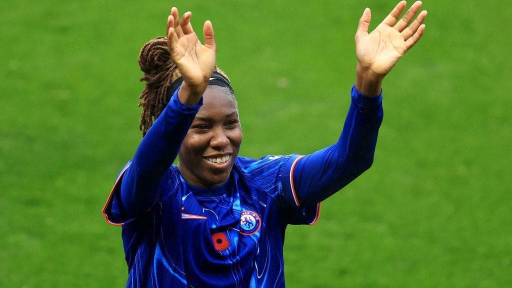 بکانان، مدافع چلسی و حمایت از مادران مجرد در کانادا