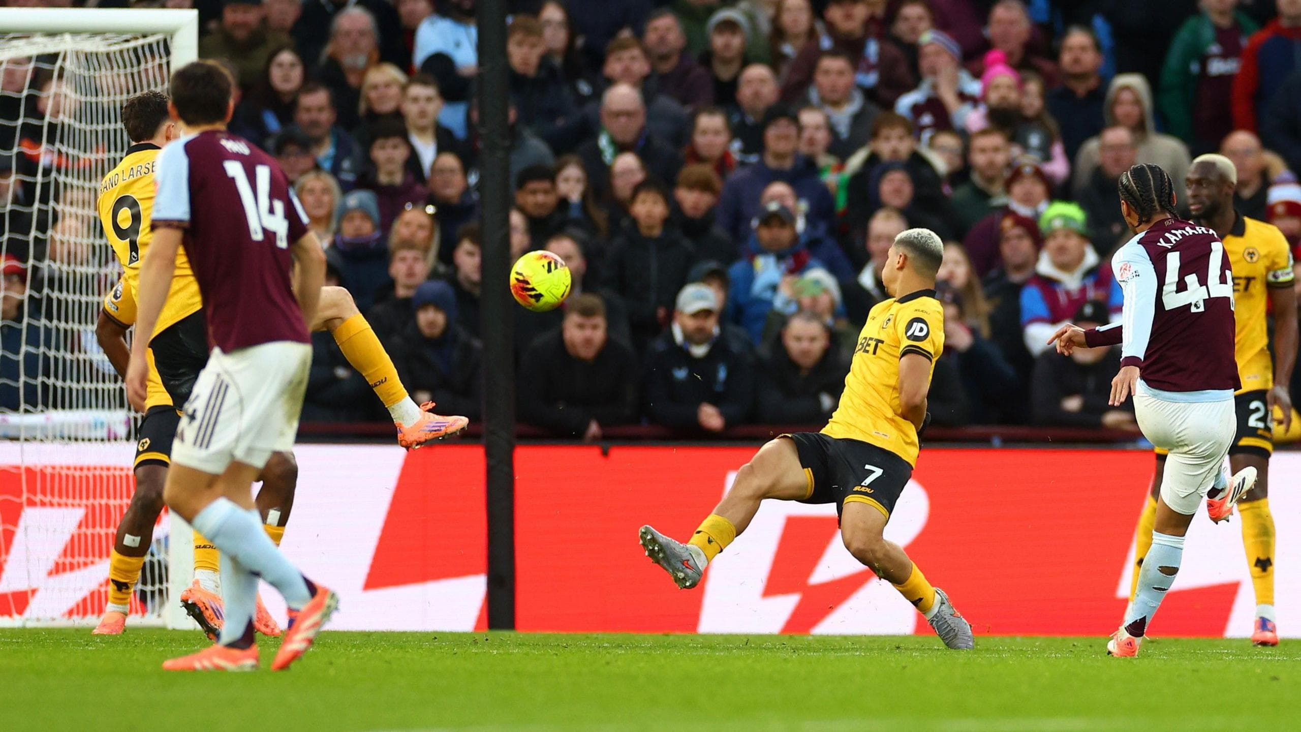 آیا استون ویلا بیش از حد به گل‌های راه دور وابسته است؟