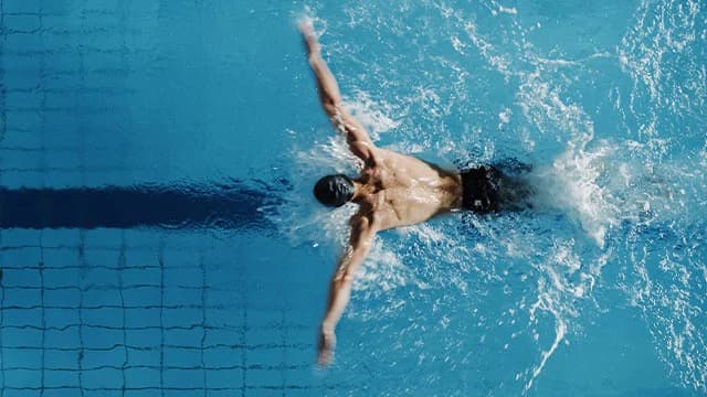 توپ تنیس در باران