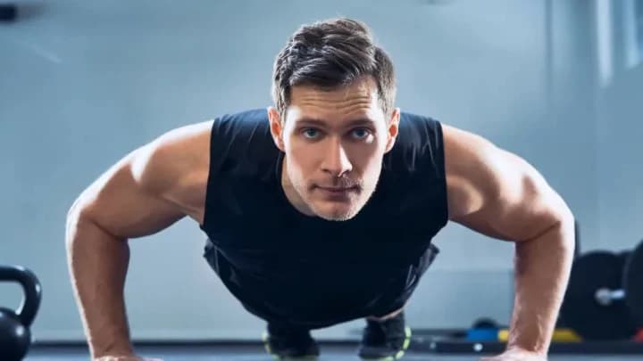 توپ تنیس در باران