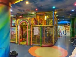 خانه بازی و شهربازی سرزمین رویایی 