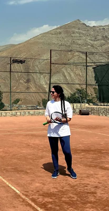 پریسا عزیزی