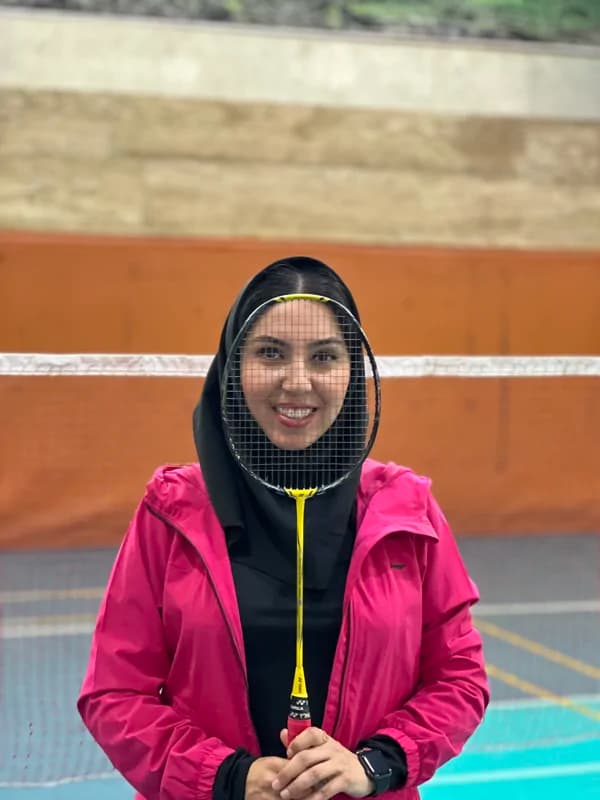 سولماز اصغری