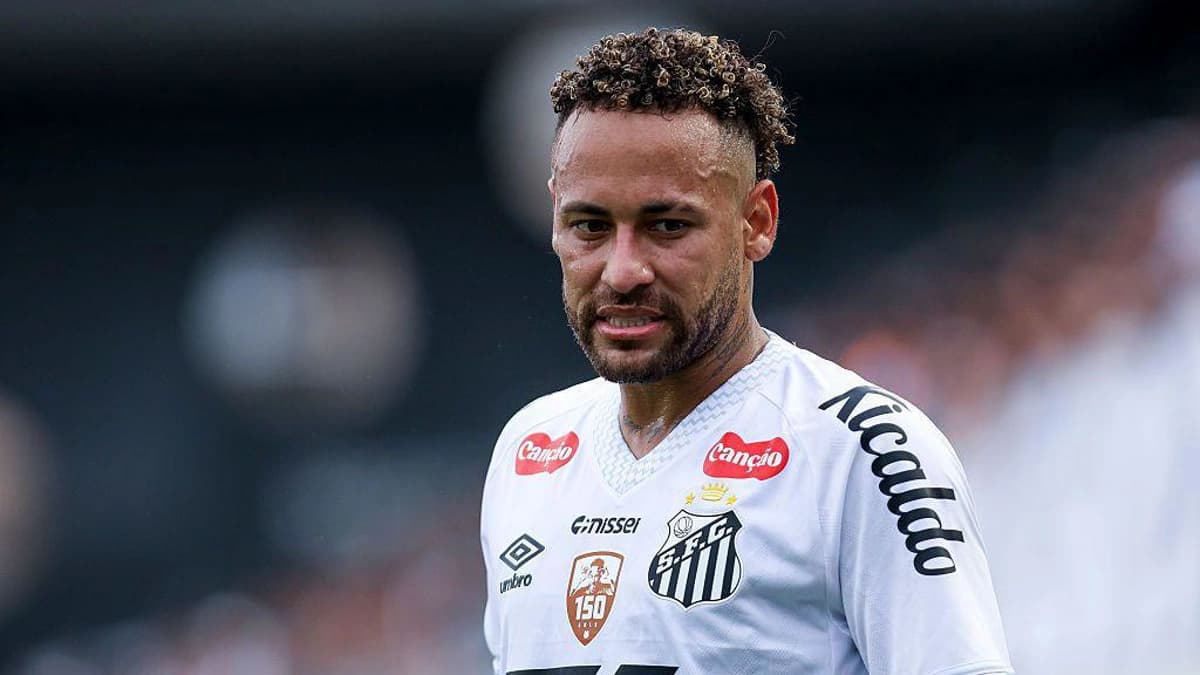 عمل جراحی موفقیتآمیز نیمار بر روی زانویش