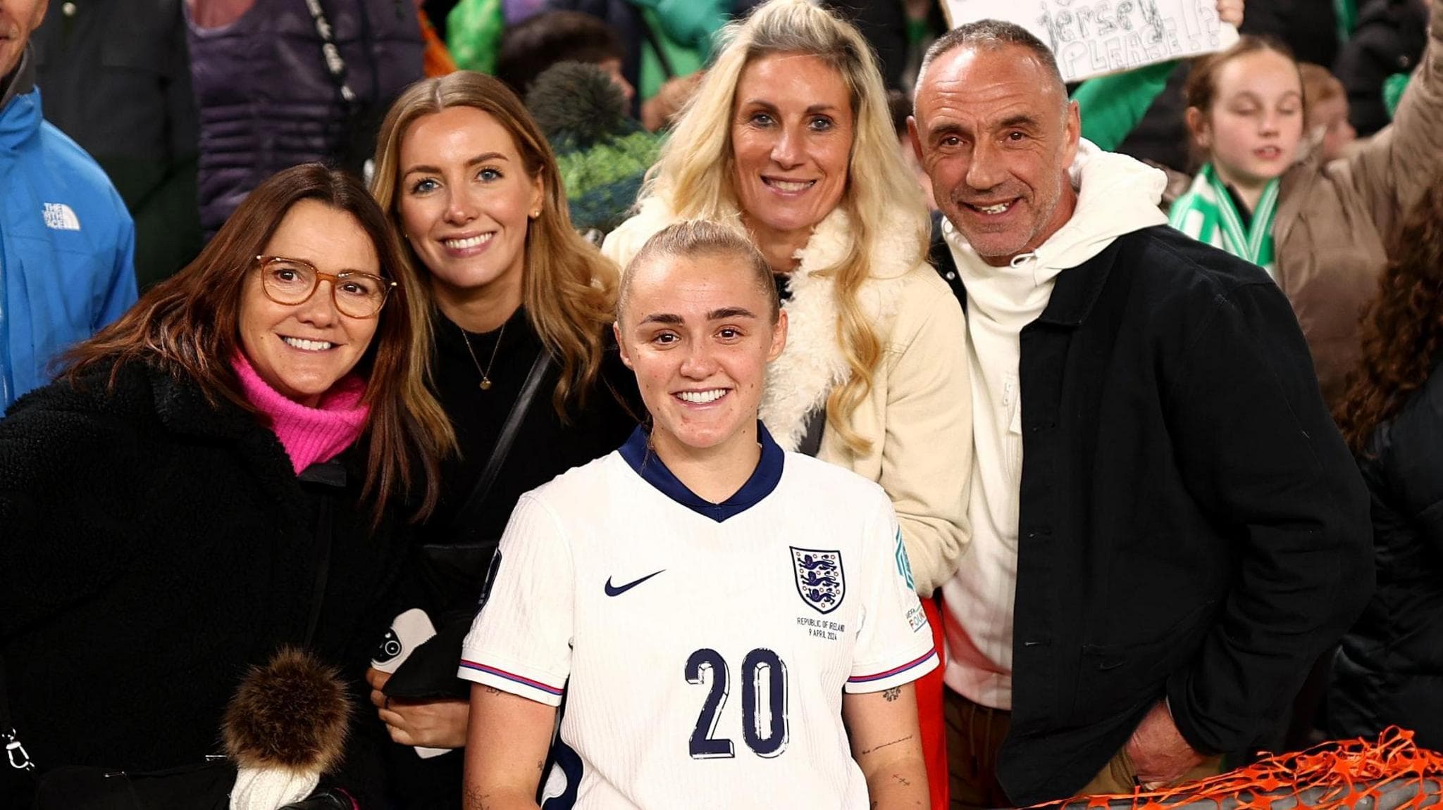 بازیکنان تیم ملی فوتبال زنان انگلیس، هزینه خانوادههای خود برای یورو ۲۰۲۵ را پرداخت میکنند