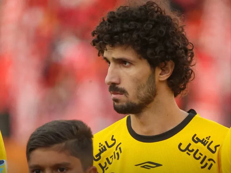 بازگشت وحدت حنانوف به تمرینات سپاهان؛ تقویت خط دفاع برای فصل جدید