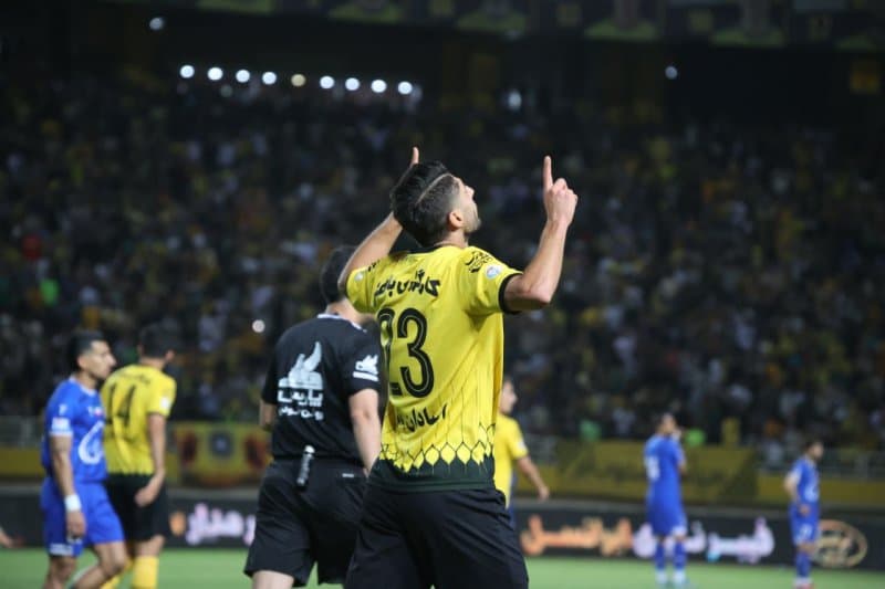 محمدمهدی محبی در سپاهان میماند؛ تمدید قرارداد با ستاره ملیپوش