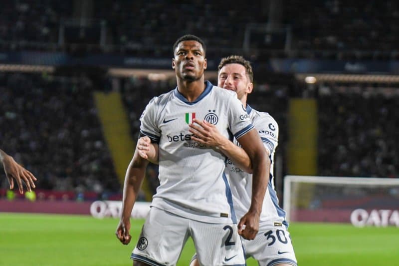 رقابت منچسترسیتی و بارسلونا برای جذب دنزل دومفریس، ستاره اینتر