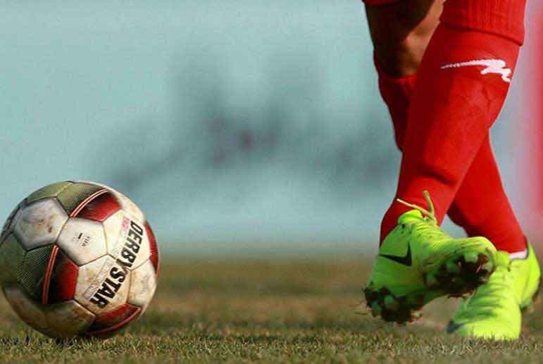 تداوم تعطیلی تمرینات و مسابقات فوتبال در تهران به دلیل آلودگی هوا