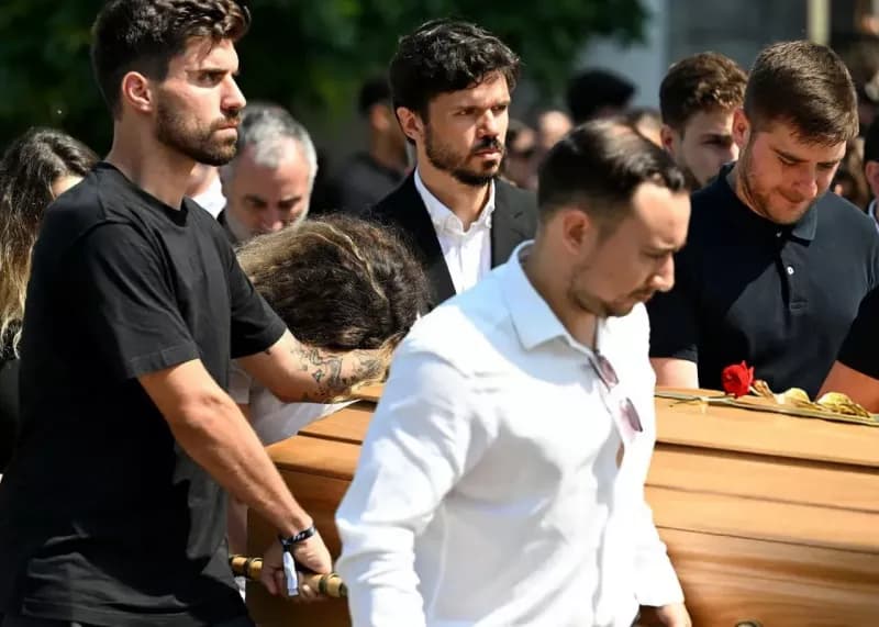 حضور روبن نوس و ژوائو کانسلو در مراسم وداع با ژوتا پس از سفر ۹ ساعته