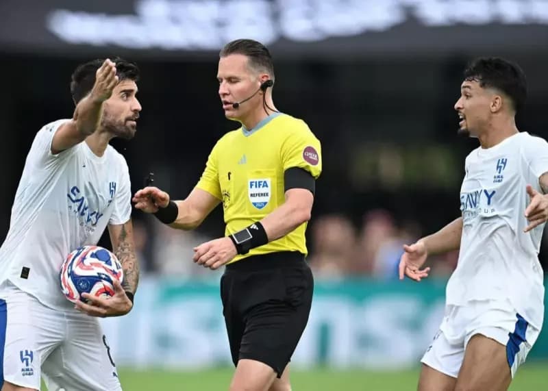 واکنش جنجالی داور مصری به لغو پنالتی الهلال مقابل فلومیننزه