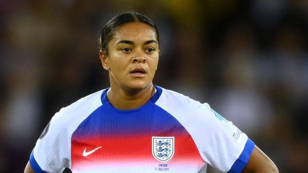 واکنش تیم ملی فوتبال زنان انگلیس به نژادپرستی علیه جس کارتر