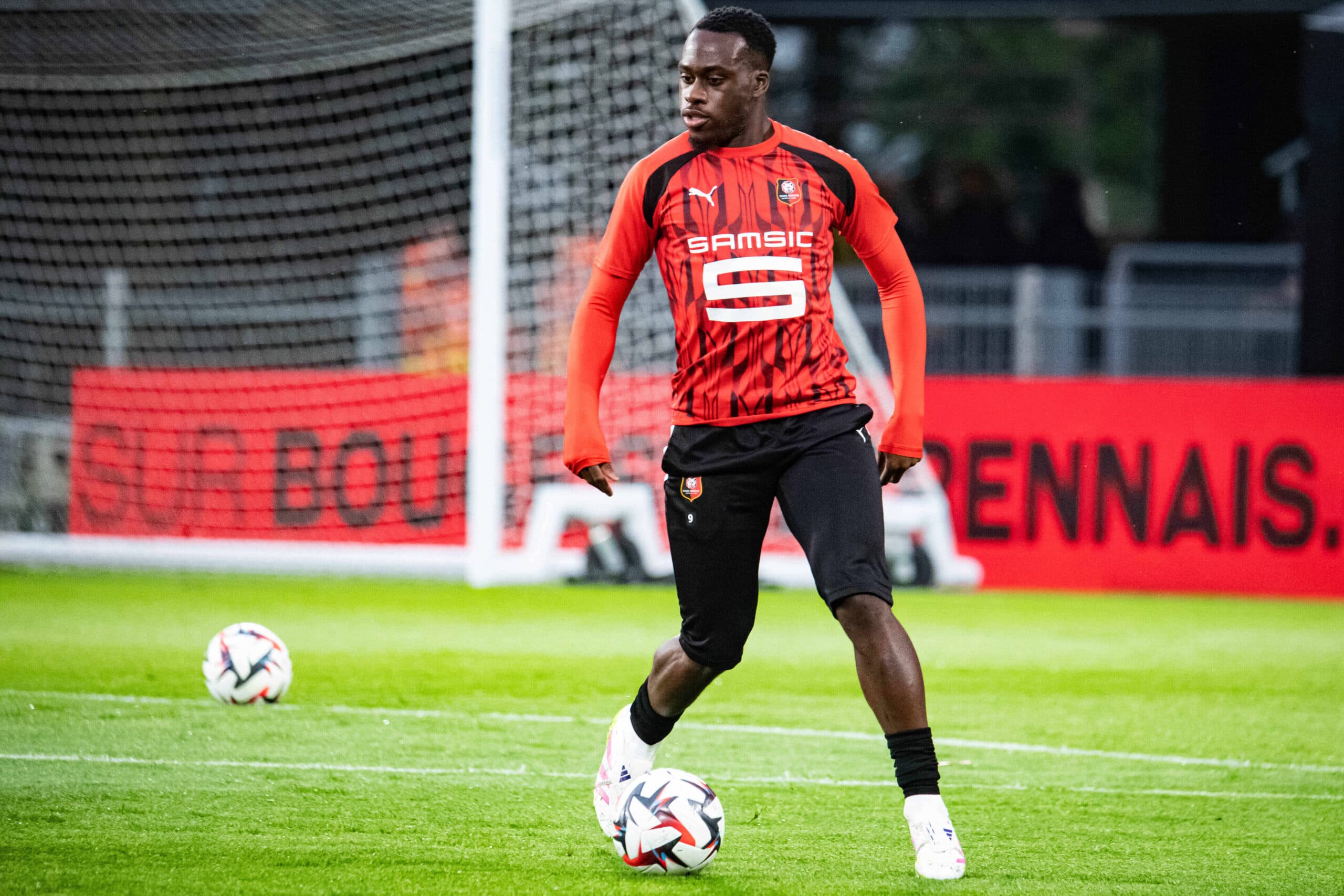 نگاهی به انتقال احتمالی آرنو کالیموئندو به تاتنهام؛ گزینه جدید خط حمله اسپرز