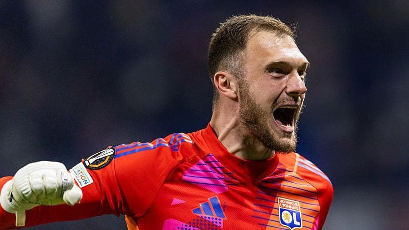 لیست یونایتد دروازهبان لیون، لوکاس پری را به عنوان هفتمین خرید تابستانی جذب کرد