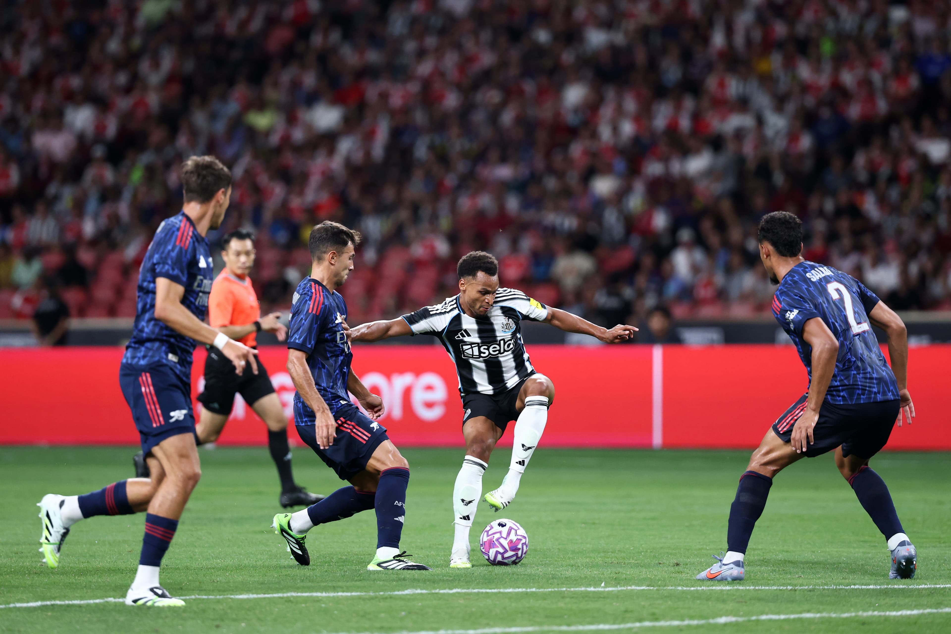 پیروزی هیجانانگیز آرسنال مقابل نیوکسل در دیداری پنجگله در سنگاپور