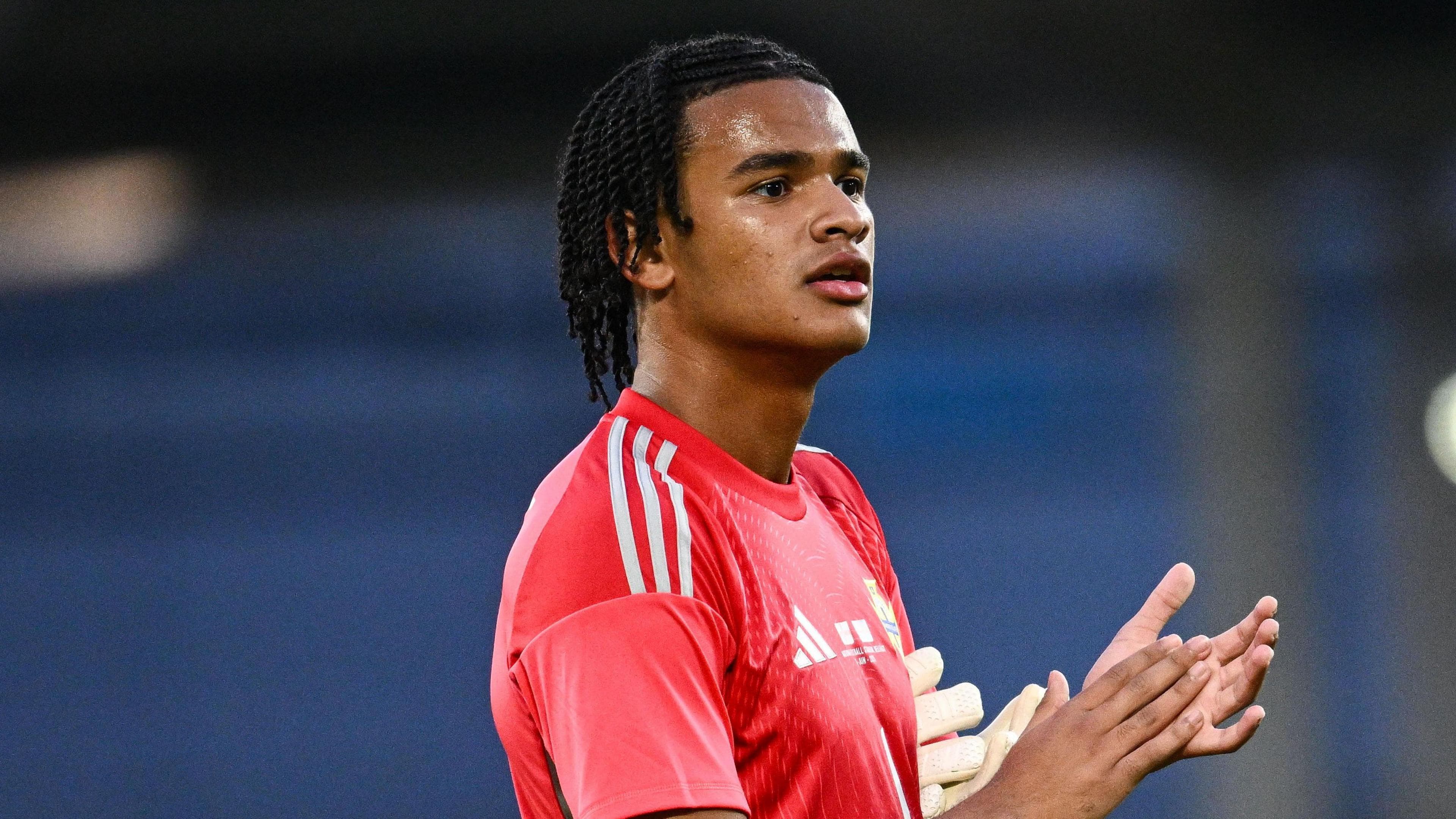 پیِرس چارلز از مسابقات مقدماتی شمال ایرلند کنار گذاشته شد