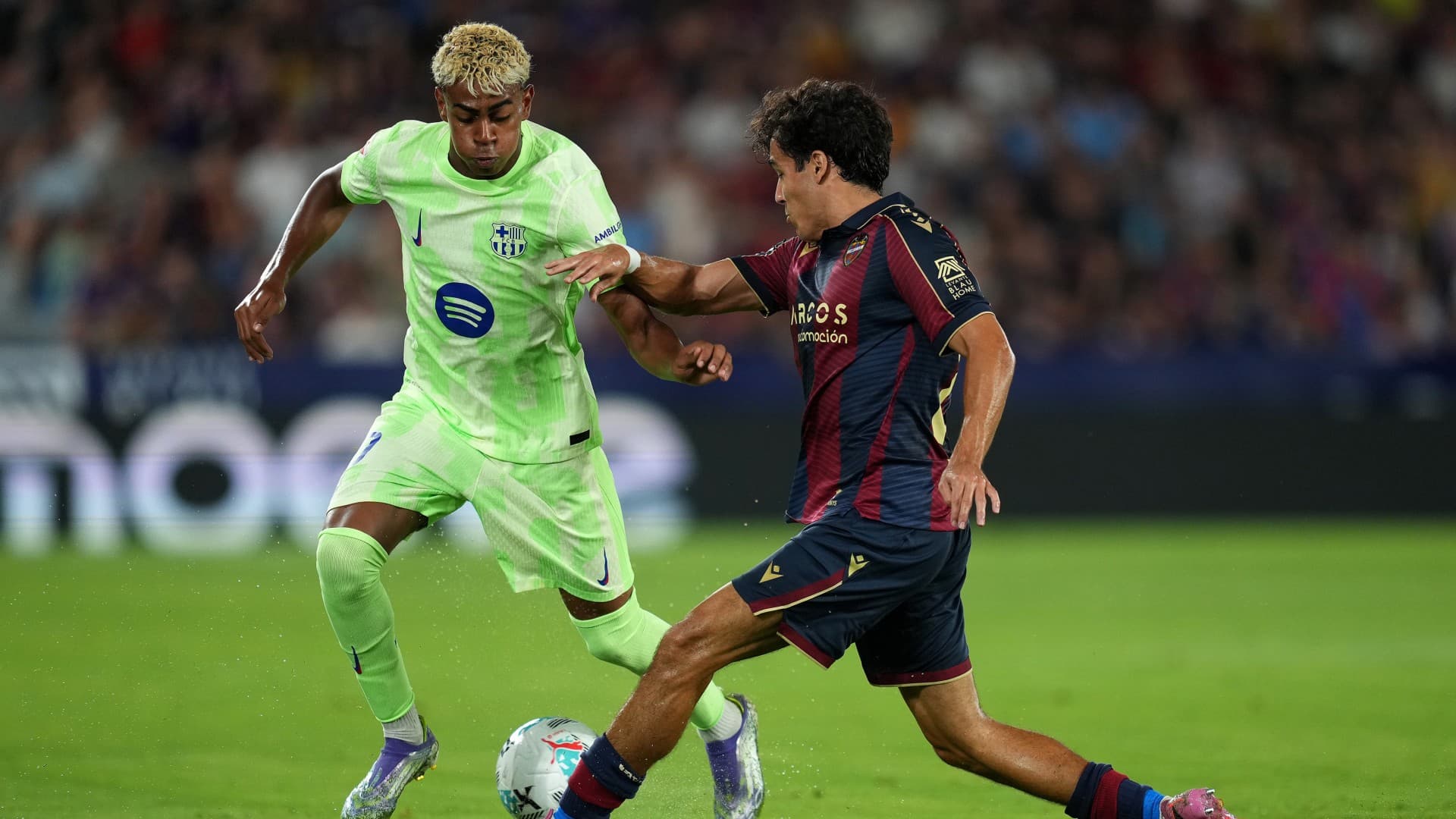 بازگشت هیجانانگیز بارسلونا و پیروزی ۳-۲ مقابل لوانته