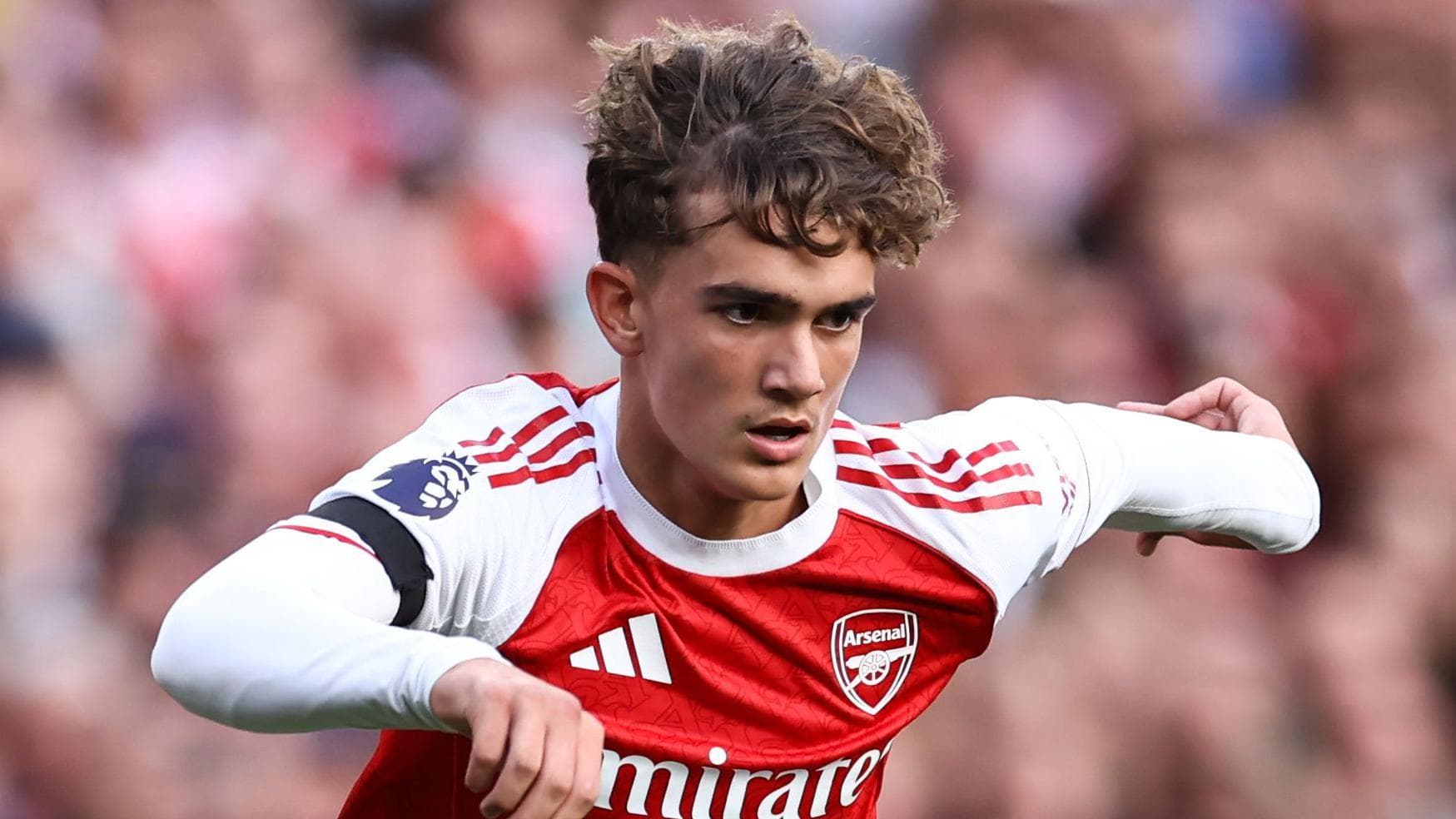 مشاوره وین رونی به مکس داومن نوجوان آرسنال پس از اولین بازی در لیگ برتر