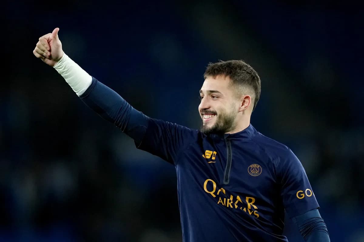 آرنائو تناس، دروازهبان پاریسنژرمن، در آستانه پیوستن به ویارئال