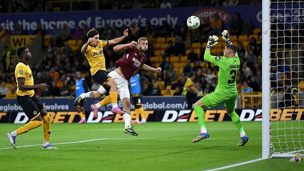 پیروزی اولین فصل و تمجید سرمربی وولوز از یورگن استراند لارسن