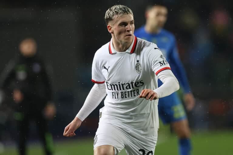 عدم دعوت جیمénez توسط میلان؛ رم، بورنموث و کومو در کمین جذب این بازیکن