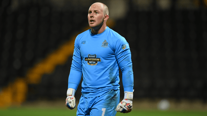 ماجرای عجیب در فوتبال: دروازهبانی که نزدیک بود فوتبال را کنار بگذارد